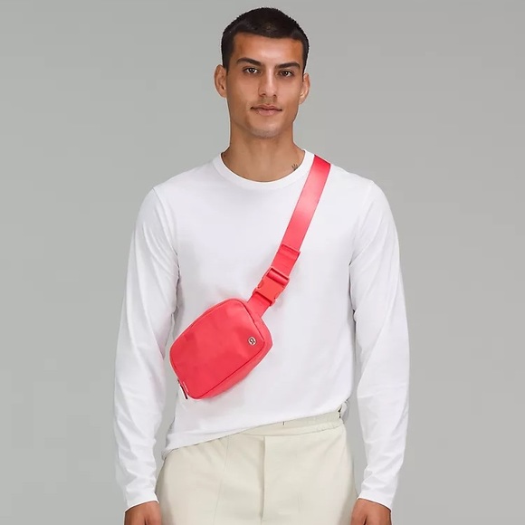 Lululemon Everywhere Belt Bag - Pale Raspberry - Picture 3 of 8